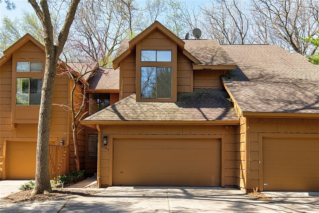 7064 Oak Brook Dr, Urbandale, IA 50322 Zillow