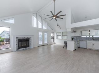 1011 Long Reach Dr, Tiki Island, TX 77554