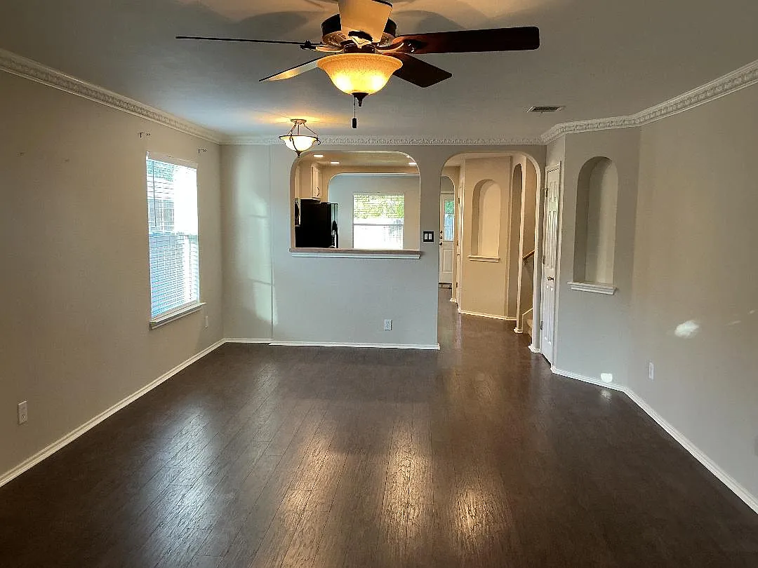 4 bed, 3.5 bath, 2553 sqft, $2,200 — Photo 3