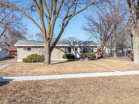 3rd image of 208 Iowa Ave