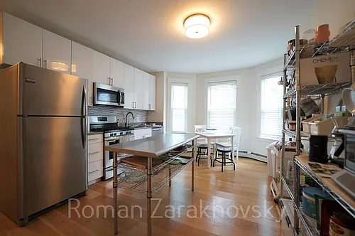 319 Columbia St Photo 1