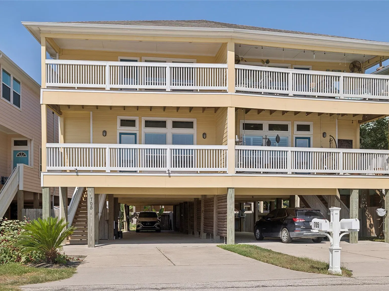 3 bed, 3.0 bath, 2306 sqft, $3,200 — Photo 2