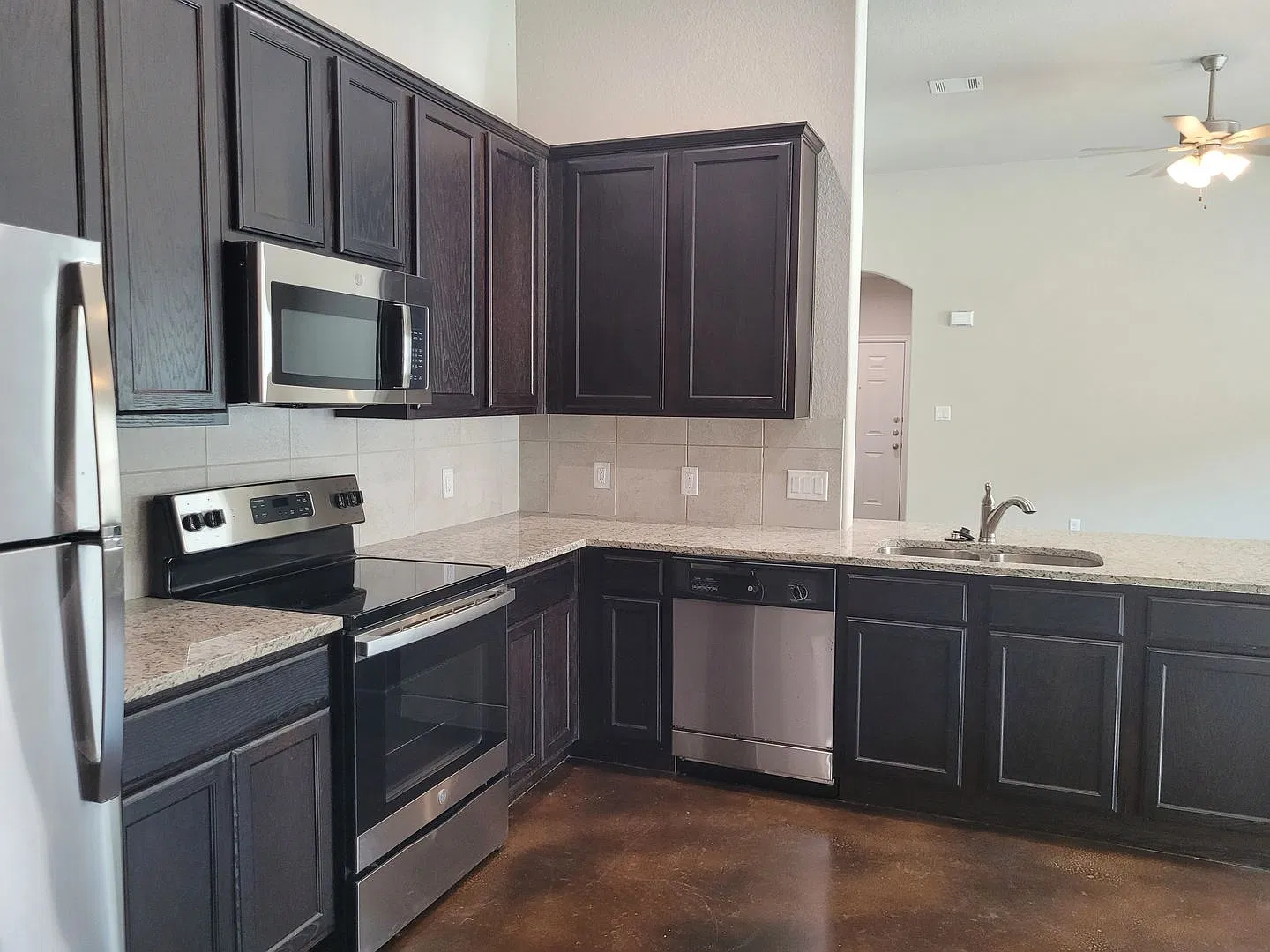 3/2 Duplex in Seguin — Photo 3