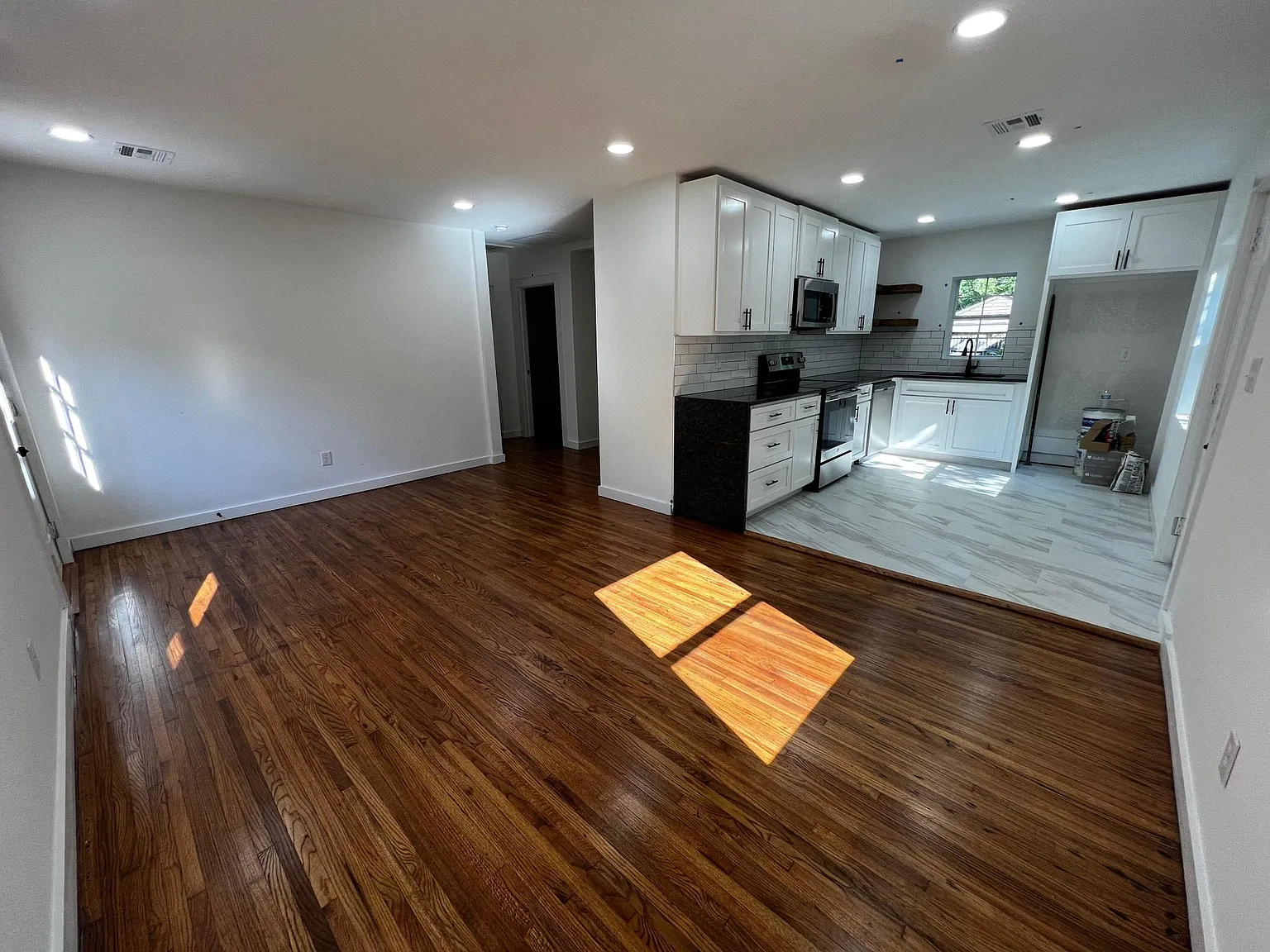 3 bed, 1100 sqft, $1,400 — Photo 4