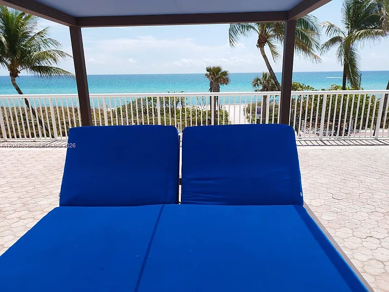5401 Collins Ave #1110 — Photo 3