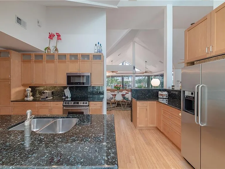 883 Galleon Dr — Photo 8