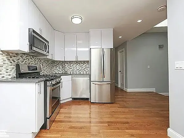 461 Milford Street image 16 of 19