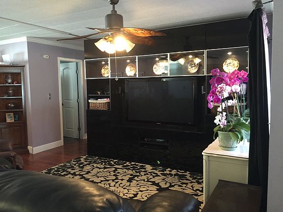 4th image of 523 Chateau La Salle Dr
