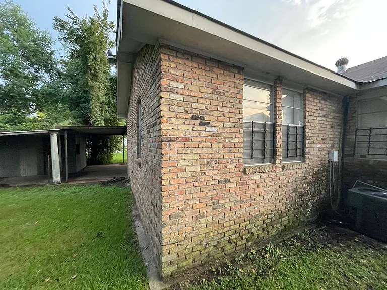 4236 Delaware St — Photo 17