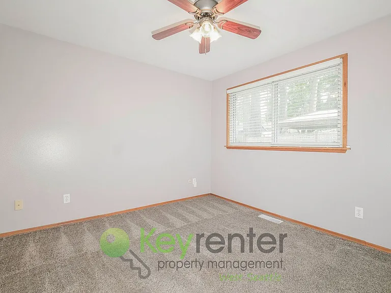 1327 S 232nd St — Photo 11
