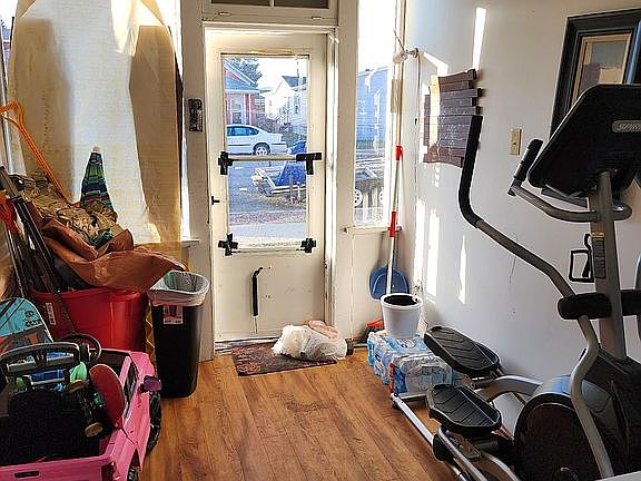 4th image of 413 Alder St