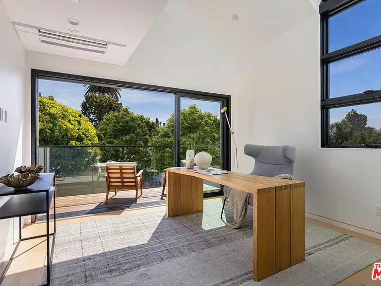 822 Superba Ave — Photo 25