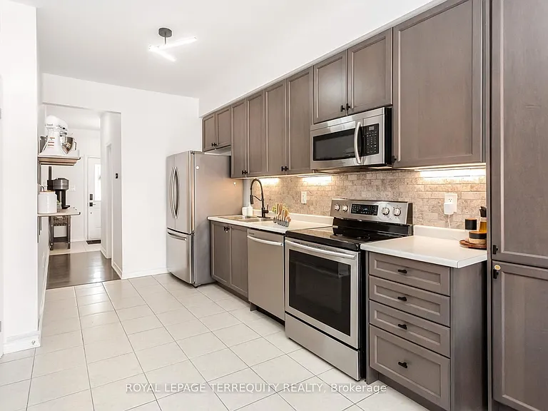 10 Deneb St — Photo 11