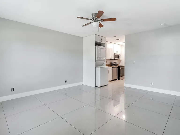 220 Perry Ave #B — Photo 7