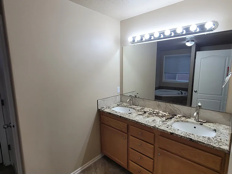 3663 N Buckstone Ave — Photo 27