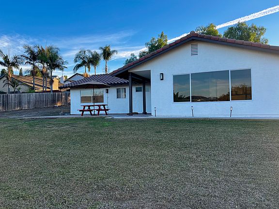 3rd image of 3247 Oleander Ave