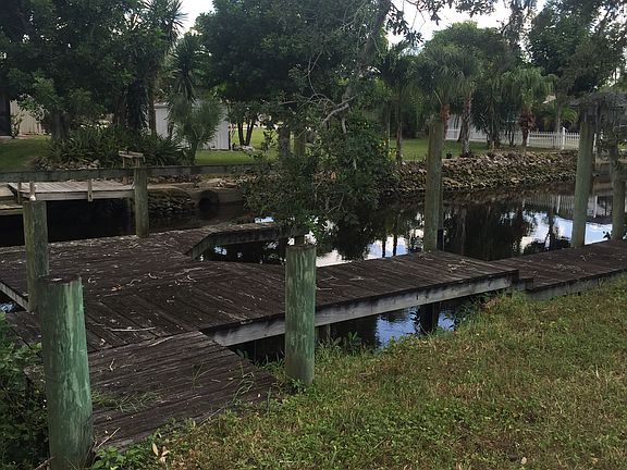 Dock