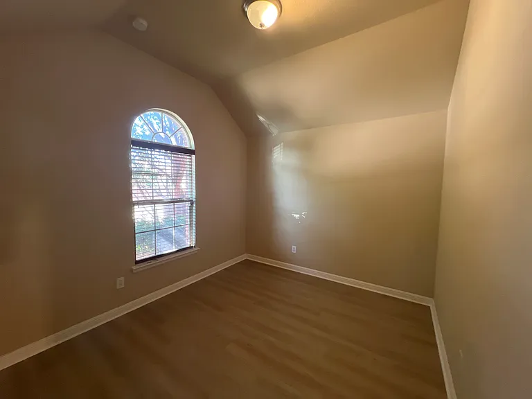 1405 Nightingale Dr — Photo 21