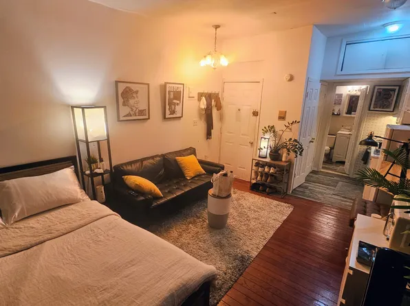 311 East 60th Street image 2 of 6