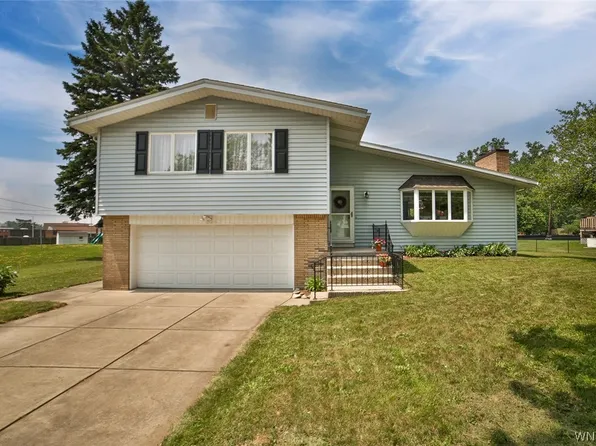 4580 Boncrest Dr E, Williamsville, NY 14221