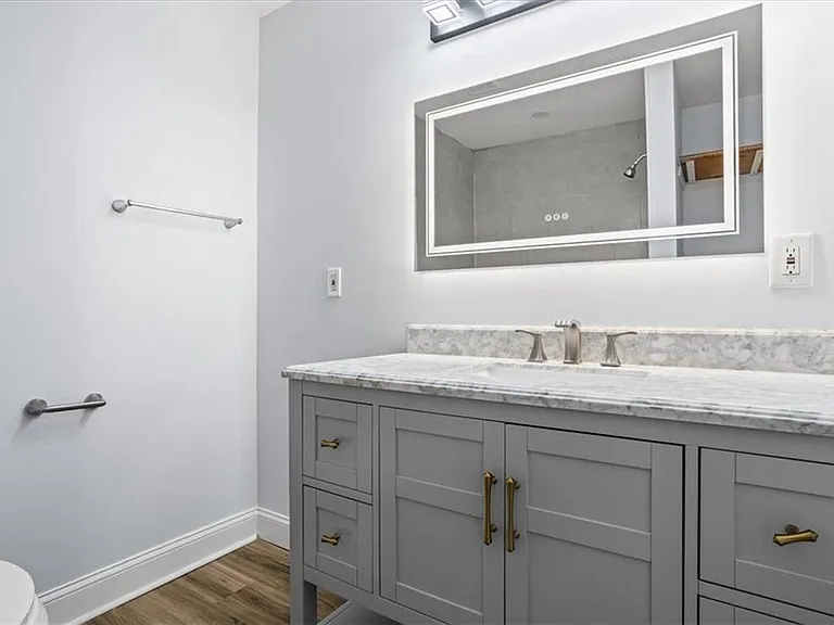 2223 Columbia Dr — Photo 30