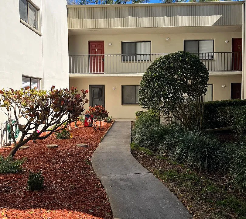 3300 Fox Chase Cir N #226
