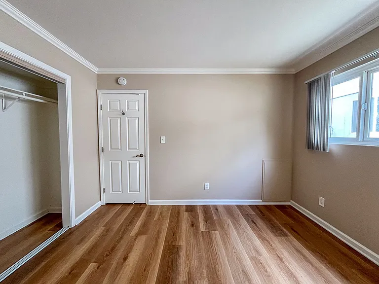 221 Sheldon St — Photo 28
