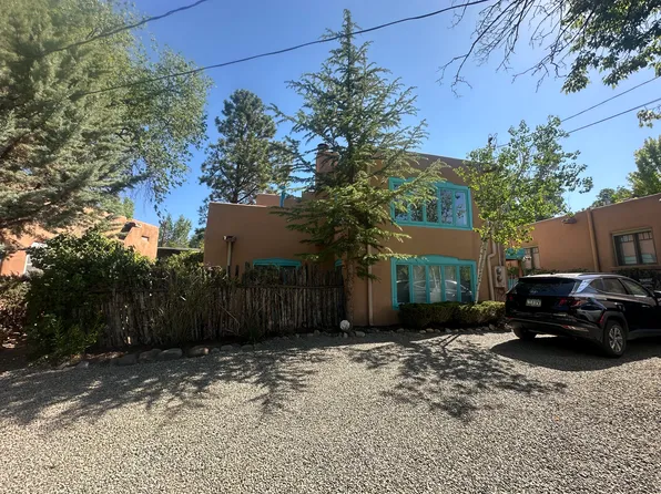 307 Loma Arisco, Santa Fe, NM 87501