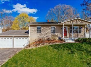 7 Crestwood Rd, Ansonia, CT 06401