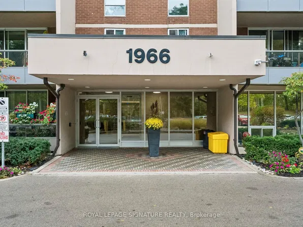 1966 Main St W #809, Hamilton, ON L8S 1J6