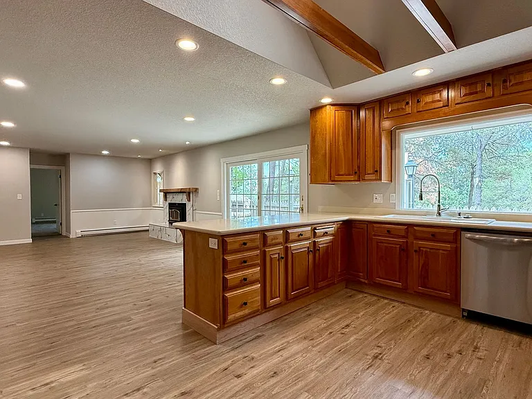 5330 Miranda Rd — Photo 15