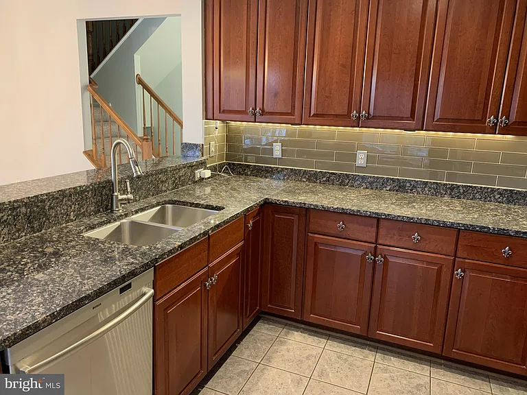 3384 Governors Crest Ct — Photo 14