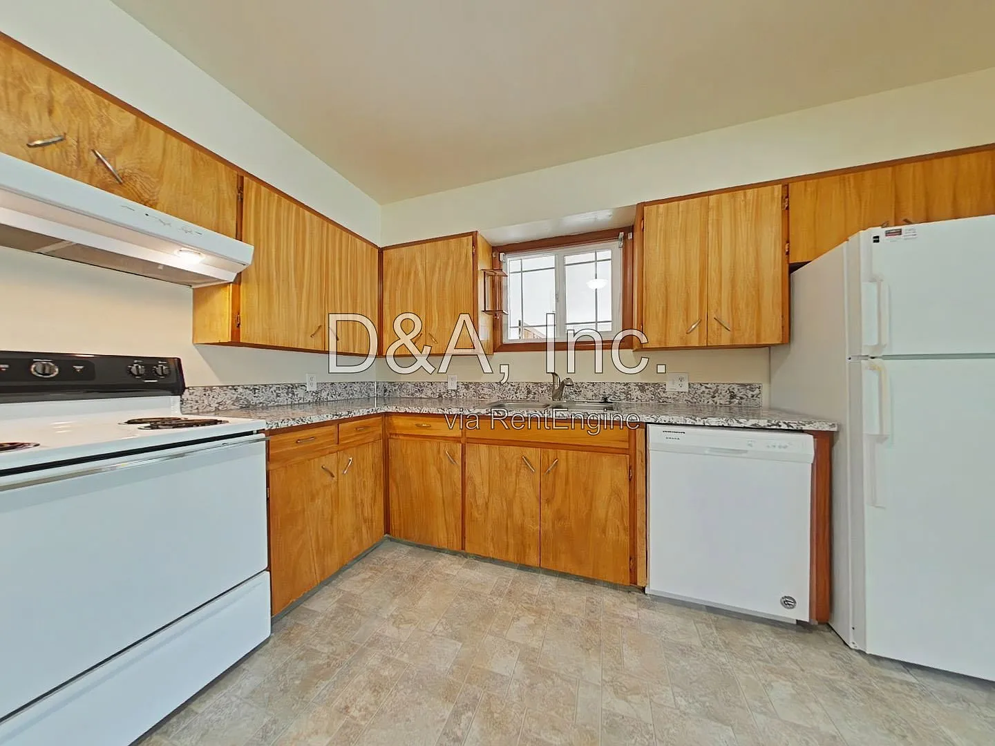3 bed, 1.5 bath, 1040 sqft, $2,395 — Photo 4