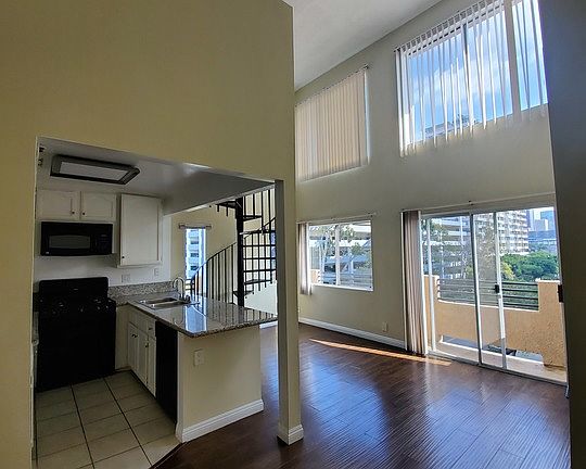 2nd image of 701 S Kingsley Dr APT 402