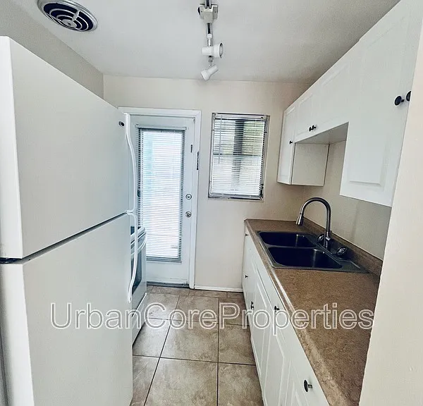 311 24th Ave N #C — Photo 3