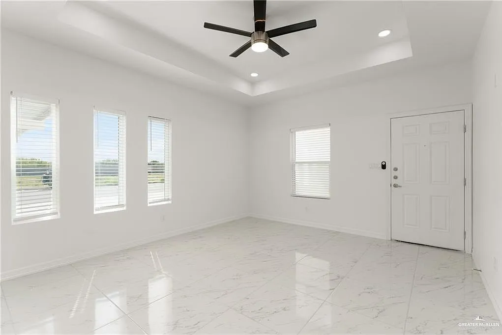 2 bed, 2.0 bath, 975 sqft, $1,145 — Photo 4