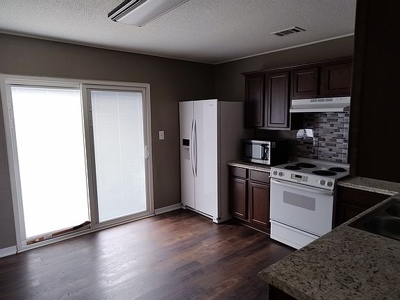 3rd image of 457 Winlake Ct
