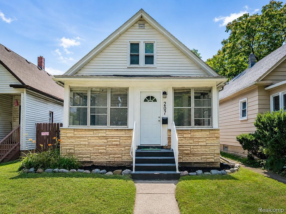 1st image of 207 Richter St