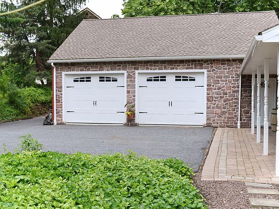 Oversize 2 car garage 