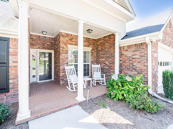 2nd image of 434 Bainbridge Dr