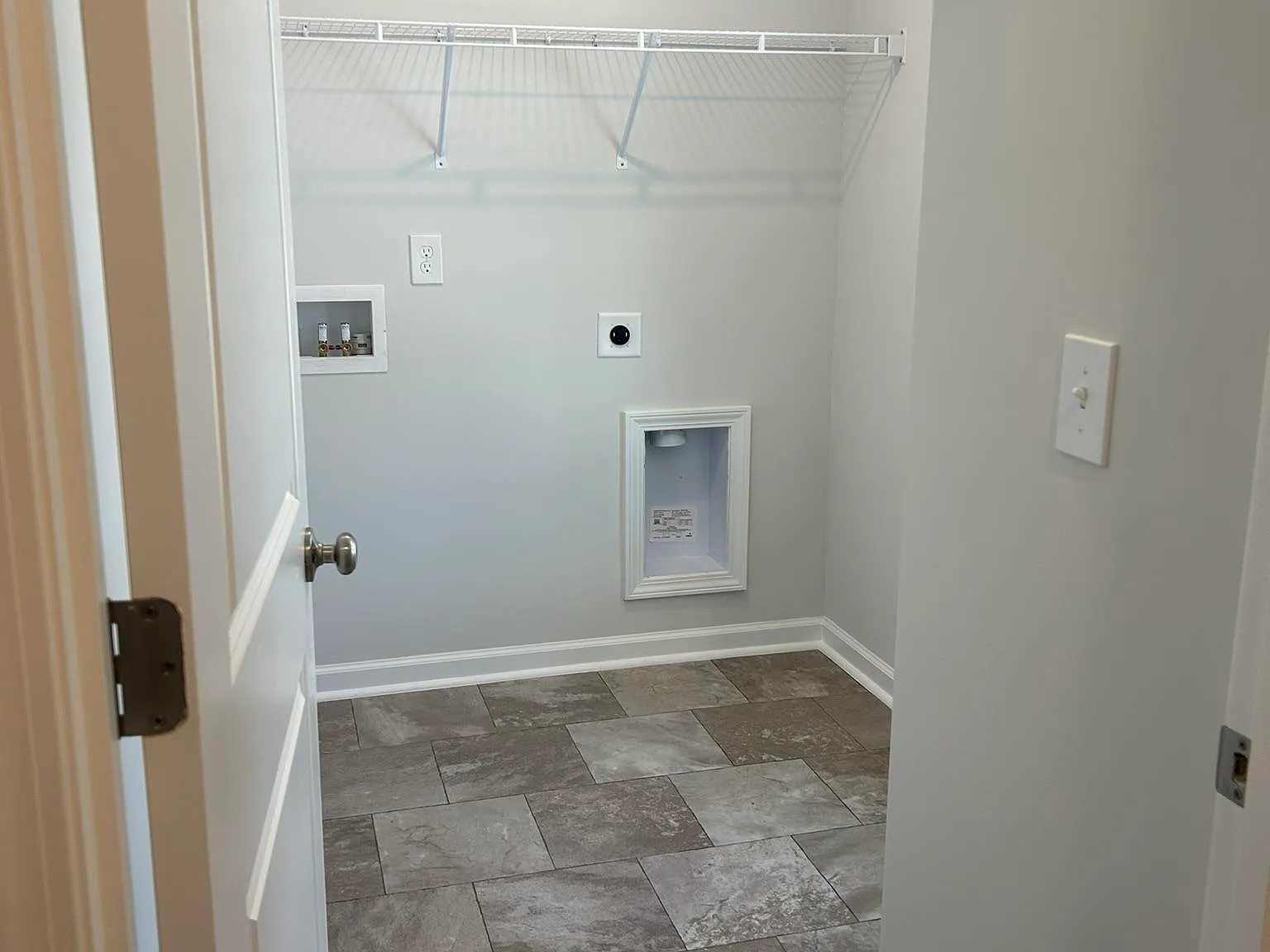 3 bed, 1720 sqft, $2,025 — Photo 2