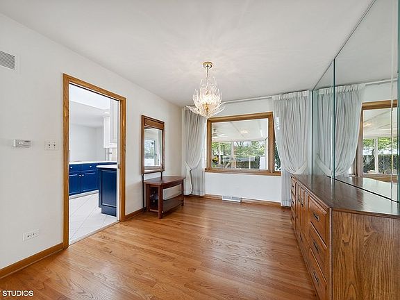 3rd image of 216 Herbert St