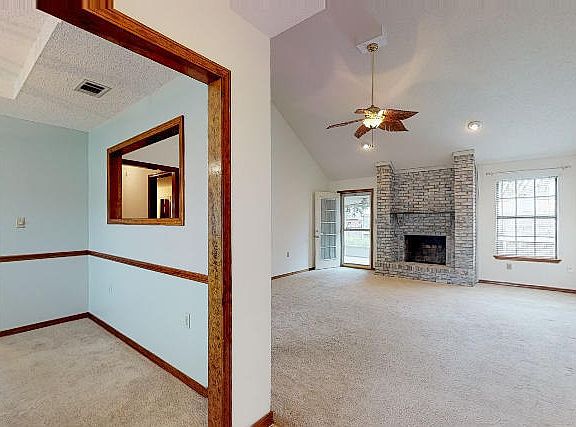 4th image of 521 E Timberlake Dr