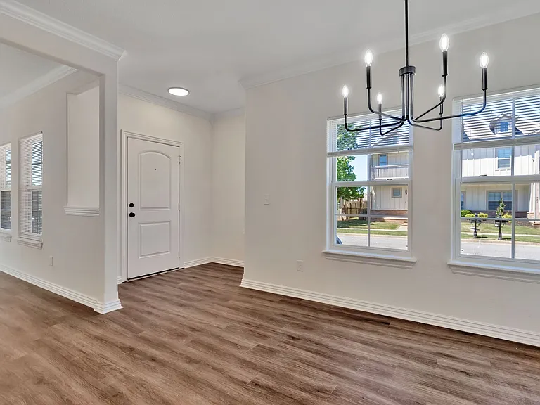 732 N Wordsworth Ln — Photo 5