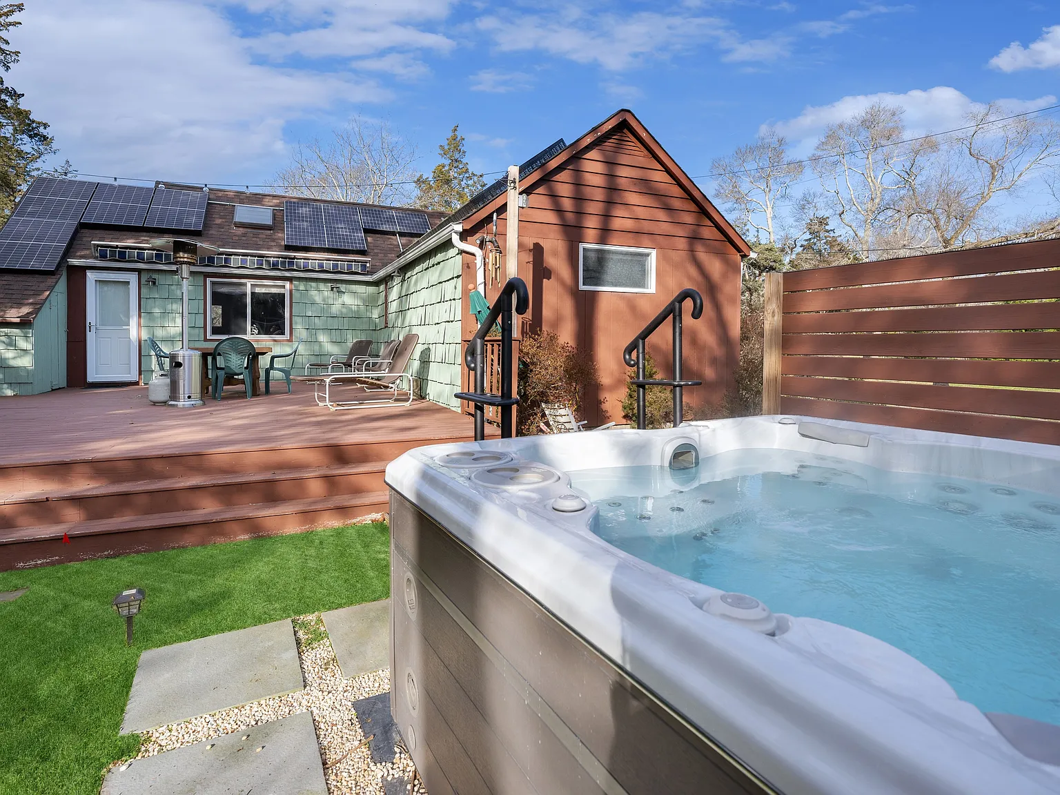 Southampton Shores Rental cottage with hot tub — Photo 2