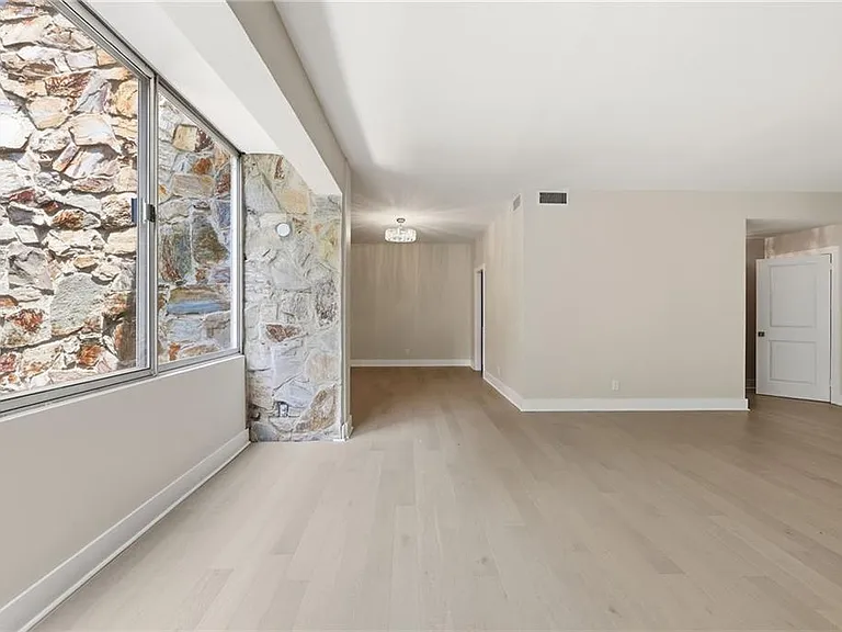 2632 Peachtree Rd NW #304B — Photo 15