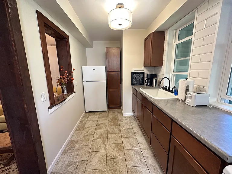 216 University Ave — Photo 28