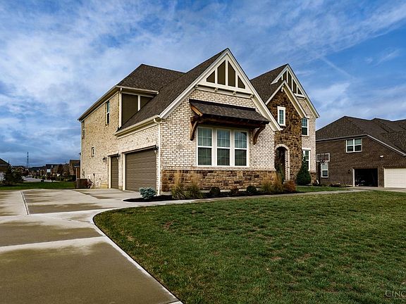 3rd image of 4204 Highland Green Dr