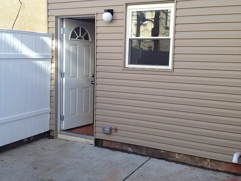 2151 Montrose St — Photo 7