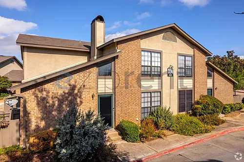 334 W Harwood Rd #A Photo 1